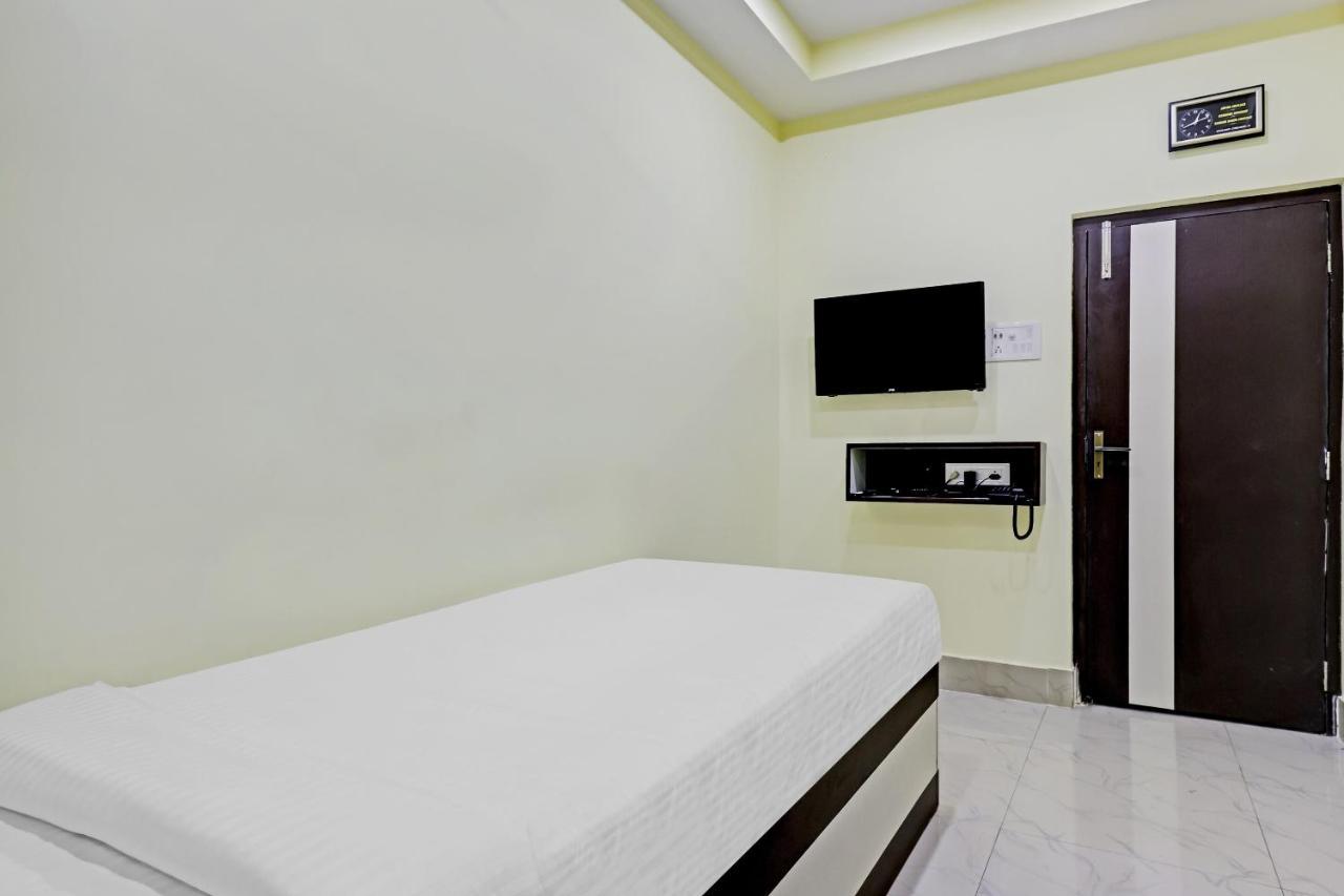 Capital O 85514 Kalpana Hotel Guwahati Exterior foto