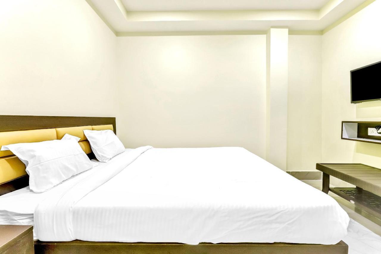 Capital O 85514 Kalpana Hotel Guwahati Exterior foto